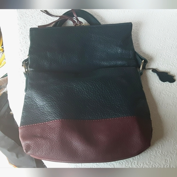 $$$ SALE $$$ NEW Roots Navy & Wine Pebbled Leather - Picture 12 of 13